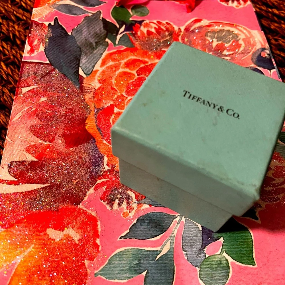 Tiffany Diamond Ring Platinum - Picture 1 of 9